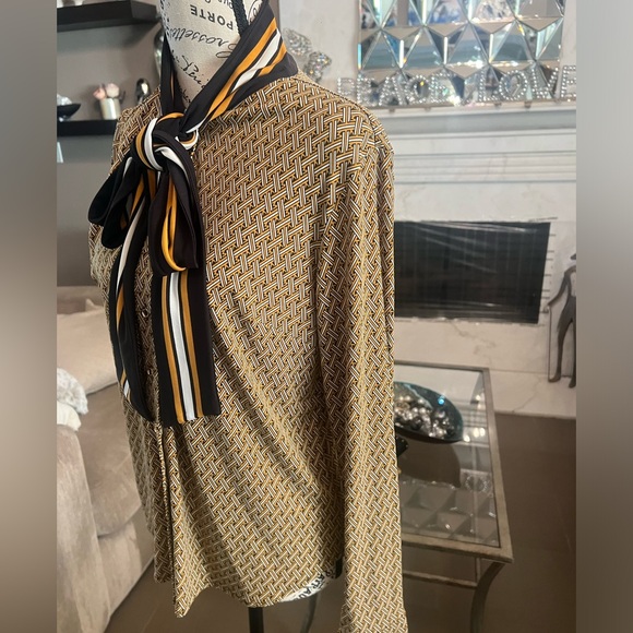 🆕 Michael Kors Geo-Print Bow Blouse - Picture 4 of 17